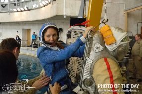 Training in Hydrolaboratory. Preparing to dive in the Orlan EVA spacesuit.