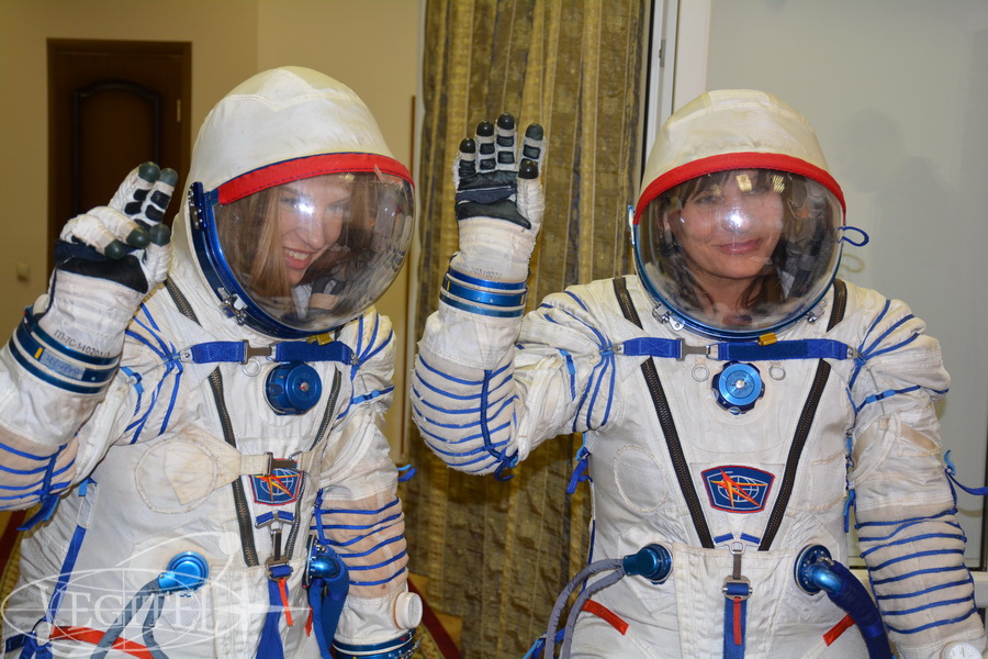 Какого цвета костюм космонавта. Скафандр Орлан. Костюм Космонавта НАСА. Костюм Чибис МКС. Детский костюм космонавт.